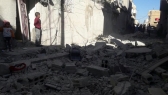 آثار القصف المتكرر على مخيم خان الشيح