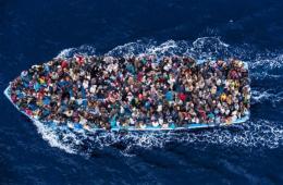 The Italian Navy Rescues a Ship that Carries 450 Immigrants.