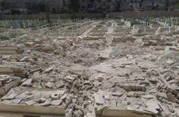 ISIS violates "Martyrs Cemetery" in Yarmouk camp.