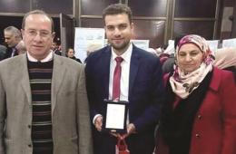 Palestinian Refugee Ranked on Top of List of Laureate Medicine Students in Damascus
