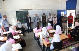 UNRWA Syria Chief Pays Visit to Damascus School for Palestinian Refugees