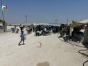 معاناة المهجرين الفلسطينيين والسوريين بمخيم "دير بلوط" للحصول على الماء