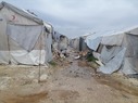 الأمطار والبرد القارس يزيدان مأساة مهجري مخيم دير بلوط شمال سوريا