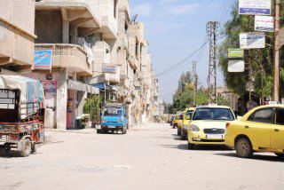 الخوف من الاعتقال وتفشي البطالة يزيدان من معاناة أهالي مخيم العائدين في حماة