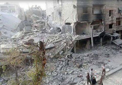 قصف ليلي بالصواريخ والبراميل المتفجرة واستمرار الاشتباكات بين تنظيم الدولة والأكناف في مخيم اليرموك 
