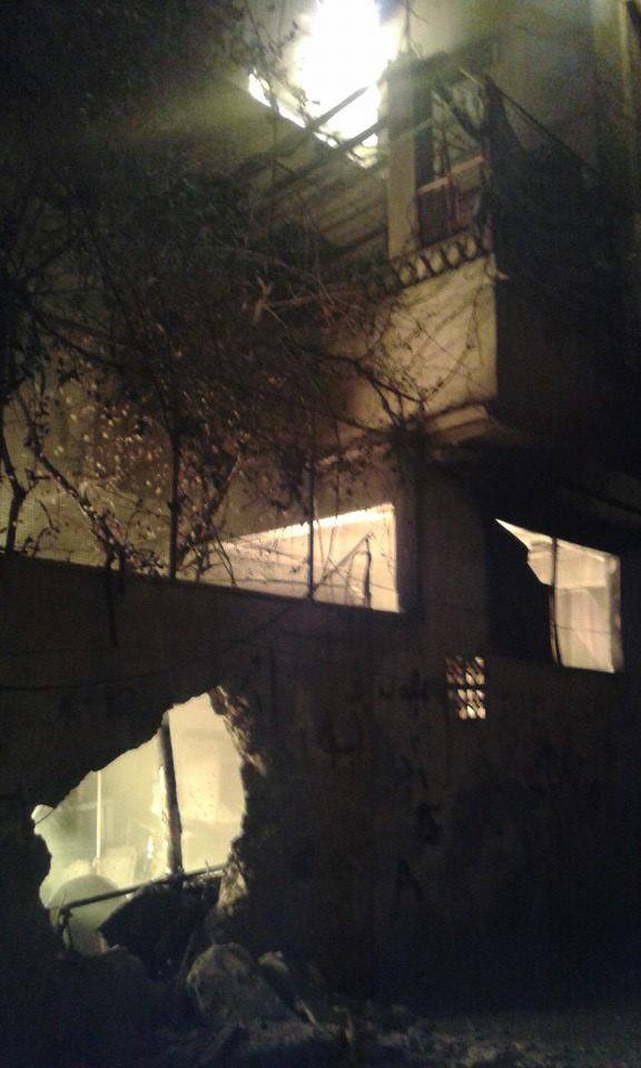 نشوب حريق في مخيم اليرموك نتيجة قصفه بقذائف الهاون