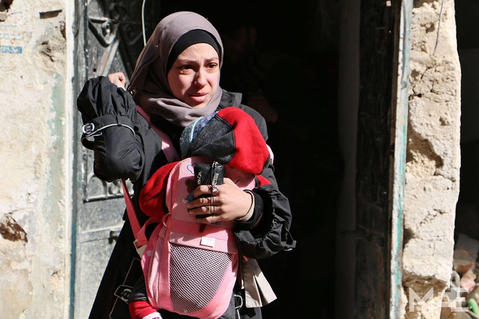 الصليب الأحمر يطالب بدخوله إلى مخيم اليرموك لتقديم المساعدات الإنسانية لسكانه