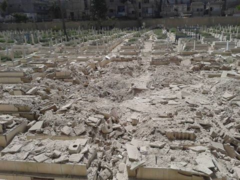 نقل جثث 9 ضحايا إلى المقبرة بعدما دفنوا في حديقة عامة بسبب سوء الأوضاع الأمنية في مخيم اليرموك 