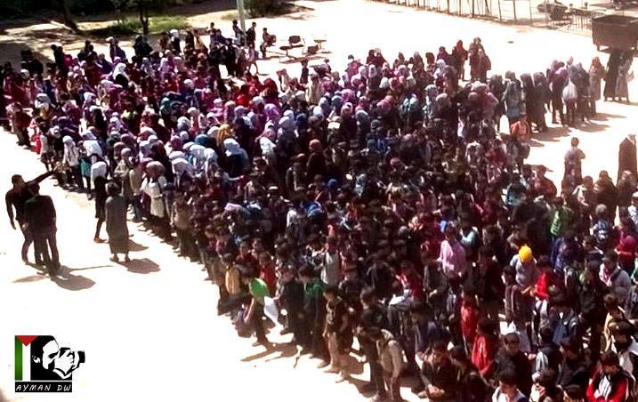 عودة الطلاب إلى مقاعد الدراسة في مخيم اليرموك ورصد مجموعة من المعوقات التي تعترض الحركة التعليمية في المخيم 