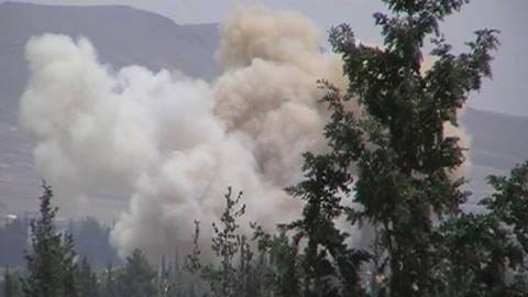 قصف بالبراميل المتفجرة على المناطق المتاخمة لمخيم خان الشيح