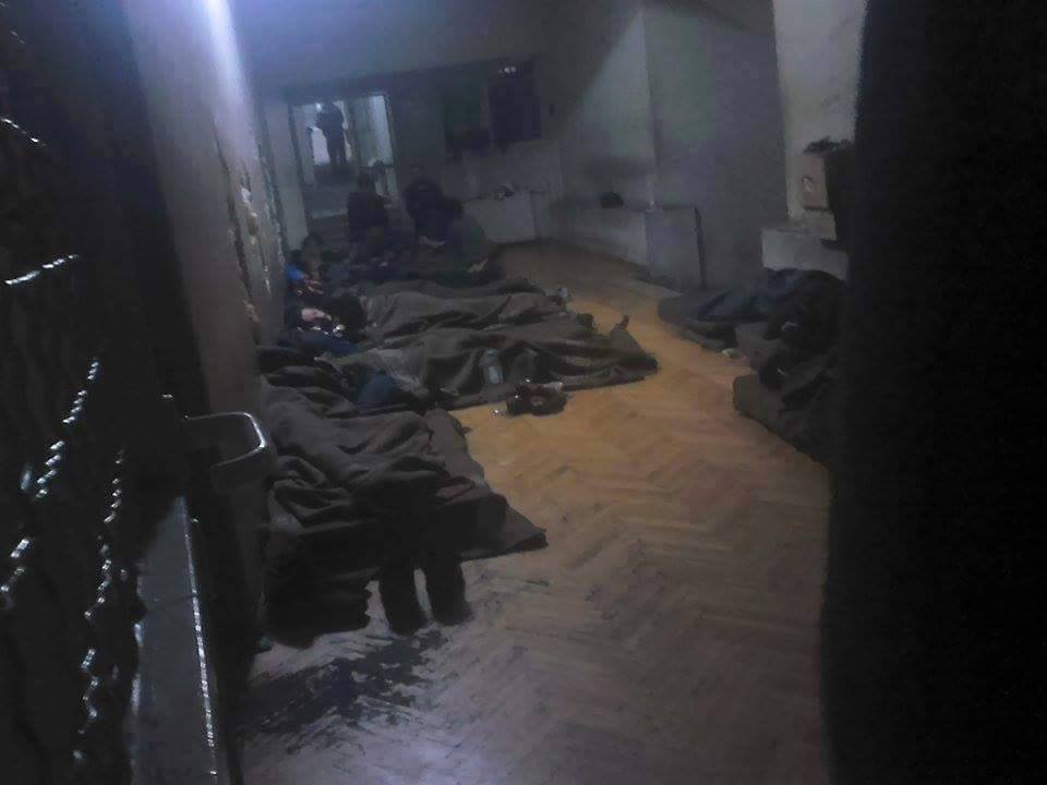 لاجئون فلسطينيون وسوريون معتقلون في السجون المقدونية بظروف غير إنسانية يطالبون الإفراج عنهم 