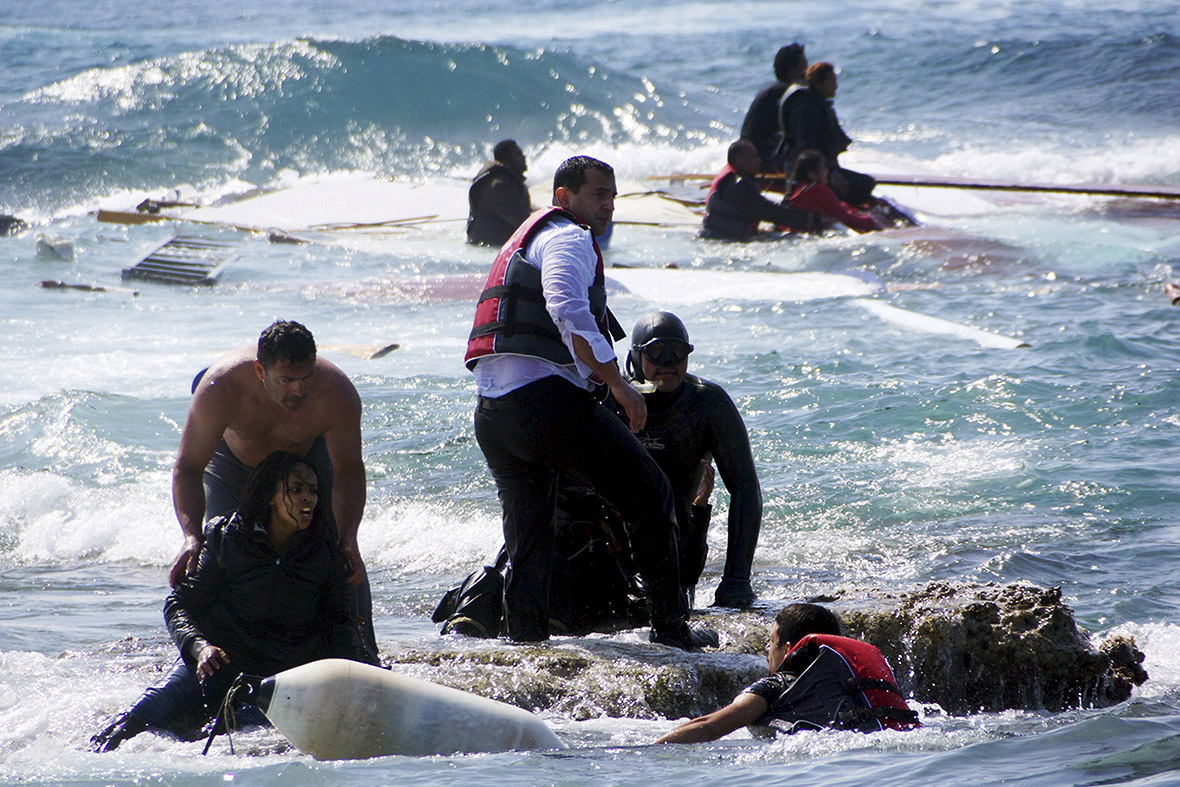 المهاجرون والبحر ..صور الحياة والموت