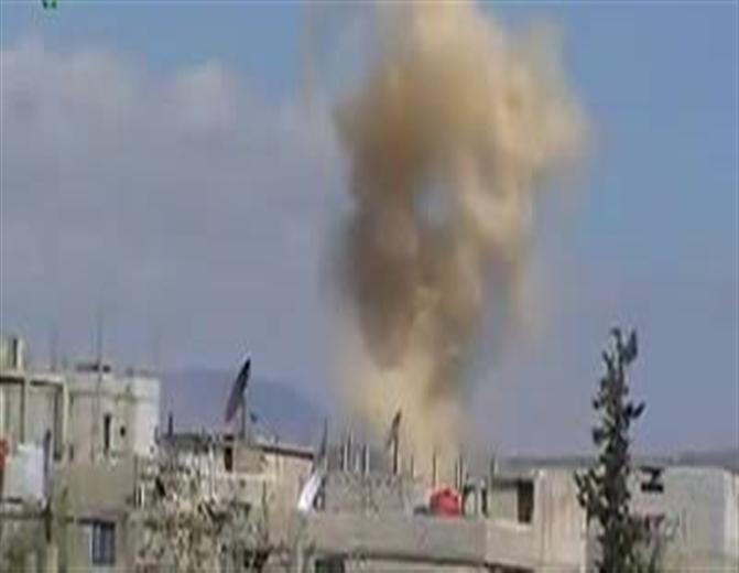 قصف بالبراميل المتفجرة يستهدف محيط مخيم خان الشيح 