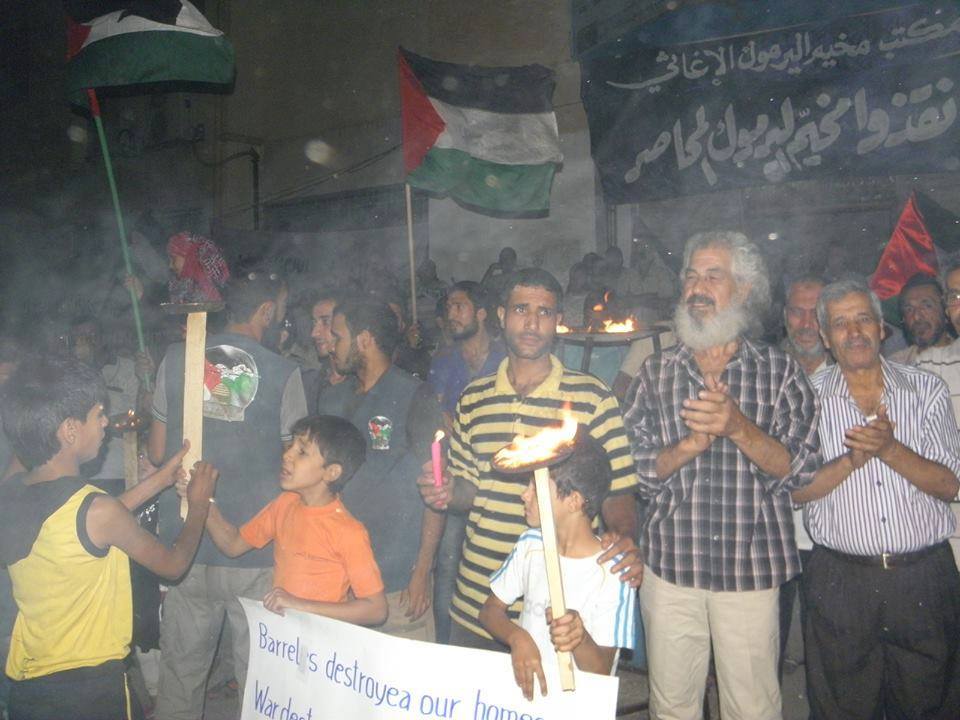 اعتصام ليلي في مخيم اليرموك لفك الحصار وإدخال المساعدات الغذائية والدواء بالتزامن مع اشتباكات عنيفة 