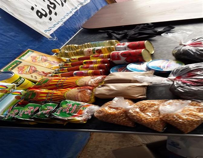 توزيع سلل غذائية على أهالي اليرموك النازحين في البلدات المجاورة للمخيم