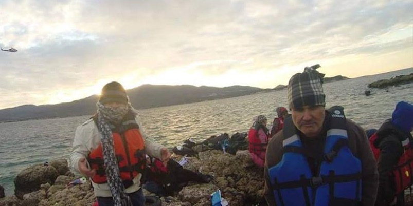 انقاذ مجموعة من العائلات الفلسطينية السورية خلال محاولتهم الوصول إلى اليونان