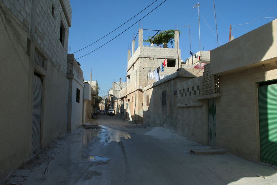 الأمن السوري يعتقل فلسطينيين من مخيم درعا أثناء توجههم للحصول على مساعدات (الأونروا) 