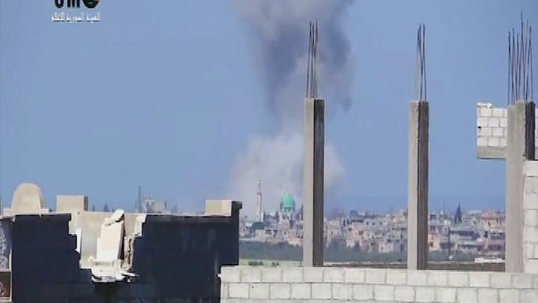 الطيران السوري يلقي 3 براميل متفجرة في محيط مخيم خان الشيح ويستهدف طريق زاكية