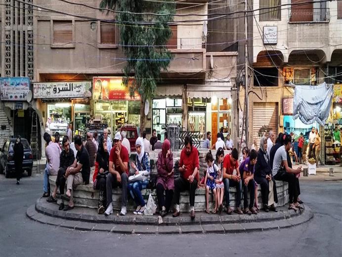 تدهور الوضع الإنساني للعائلات الفلسطينية في قدسيا بريف دمشق جراء الحصار المفروض عليها 