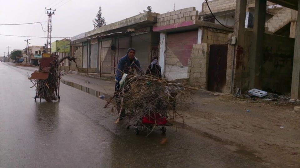 استهداف طريق خان الشيح زاكية  في ظل معاناة متصاعدة بين أبناء المخيم  