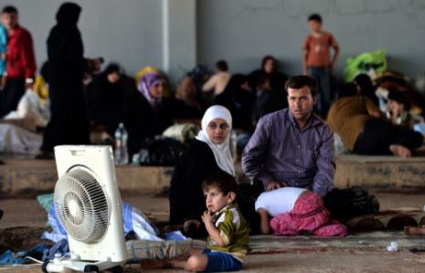 غلاء الأسعار والنزوح عن تجمعاتهم ومخيماتهم يضيف أعباءً اقتصادية على كاهل فلسطينيي سورية 