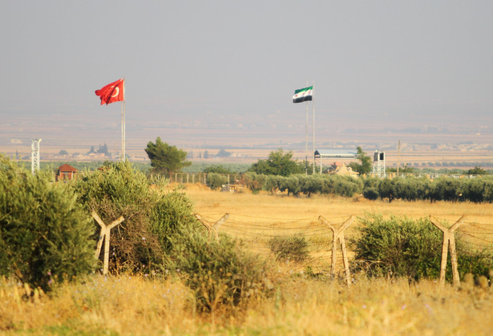 تركيا تشدد الإجراءات الأمنية عند حدودها مع سورية وتبني أبراجاً جديدة للمراقبة 