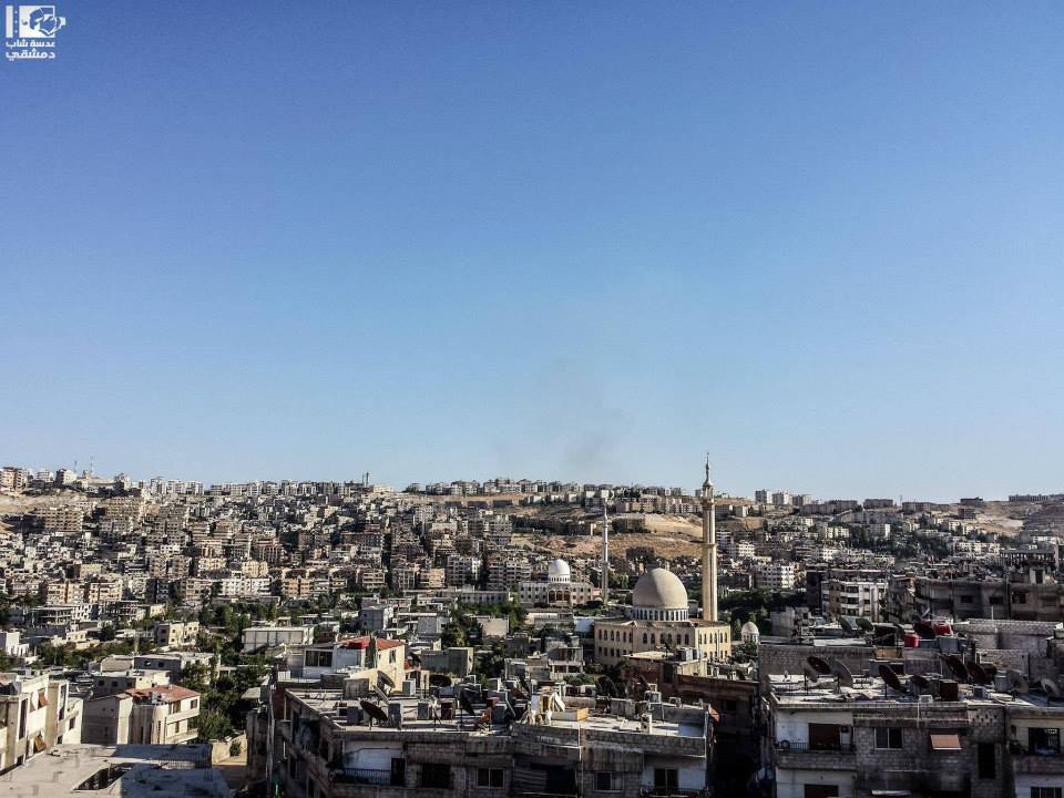 تفاقم معاناة العائلات الفلسطينية النازحة بسبب الحصار على بلدة قدسيا بريف دمشق 