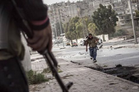 استمرار الاشتباكات وحالات القنص المتبادلة بين داعش والنصرة في مخيم اليرموك 