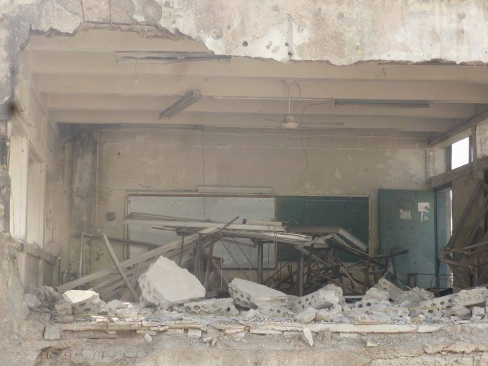 وسط اشتباكات متقطعة، "داعش" يرفع المزيد من السواتر الترابية في محيط مدرسة المالكية في مخيم اليرموك 