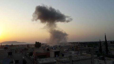 قصف جوي يستهدف الأطراف الشرقية من مخيم خان الشيح والمزارع المحيطة به 