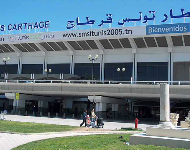 السلطات التونسية تُرحل العائلة الفلسطينية السورية المحتجزة بمطار قرطاج إلى لبنان