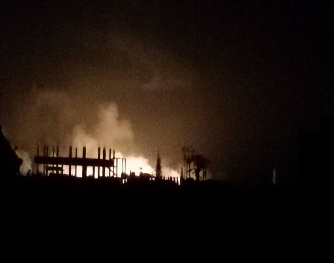 غارات جوية ليلية تستهدف منازل المدنيين في مخيم خان الشيح 