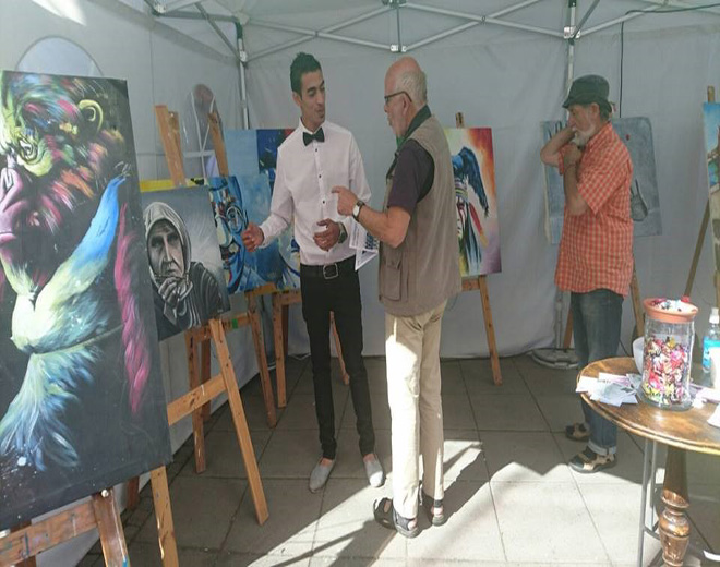 مفتاح العودة يثير فضول السويديين في معرض للفنان الفلسطيني السوري "عروة حمزات"