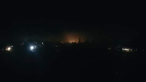 غارات ليلية بالقنابل العنقودية تستهدف مخيم خان الشيح 