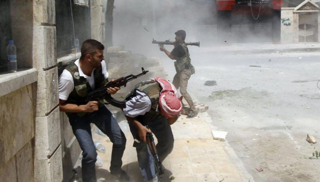 إصابة شابين فلسطينييَن خلال مشاركتهما القتال في حلب