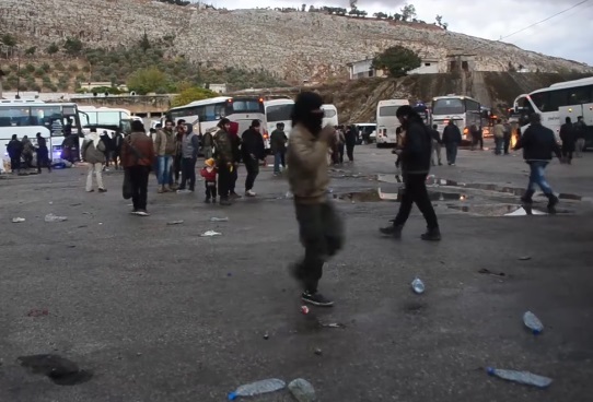 وصول حوالي (2000) لاجئ من مخيم خان الشيح إلى مدينة إدلب