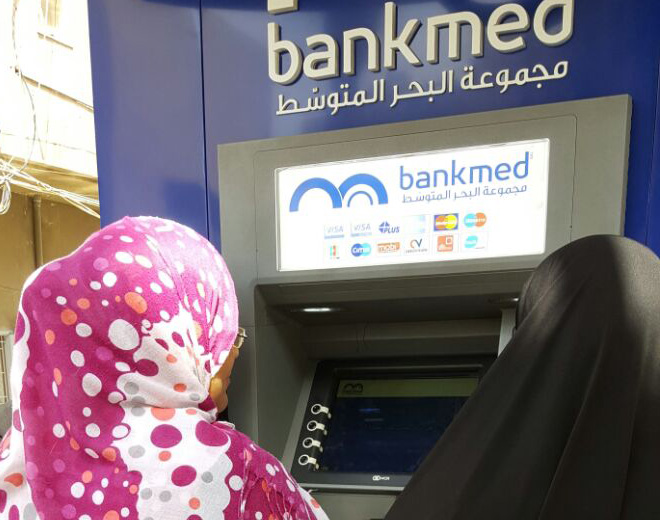 الأونروا تقوم بتعبئة بطاقة الصراف الآلي بالمساعدات النقدية والشتوية لفلسطينيي سورية في لبنان 