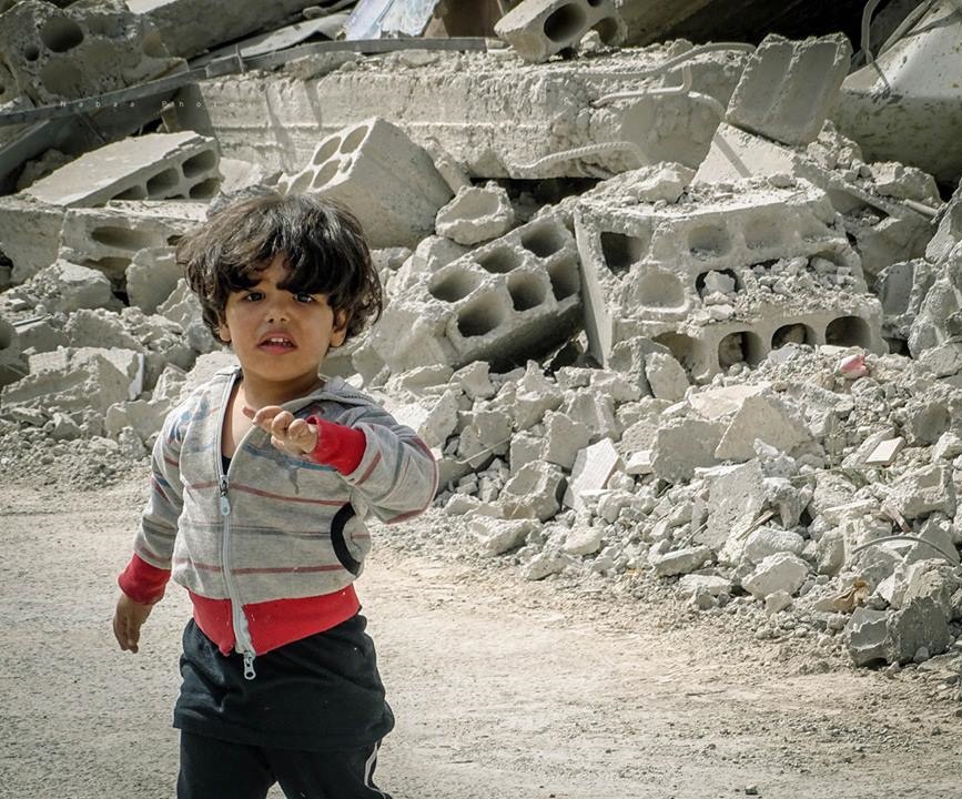 نزوح عشرات العائلات بعد قصف عنيف على مخيم درعا وحي طريق السد 