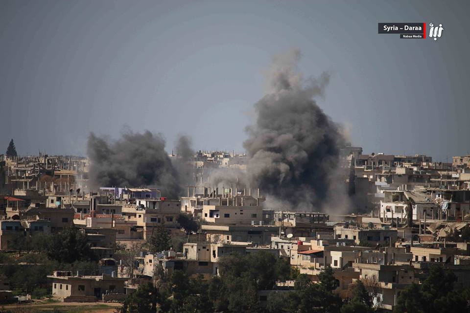 قصف بالبراميل المتفجرة يستهدف أحياء تقطنها عائلات فلسطينية في درعا
