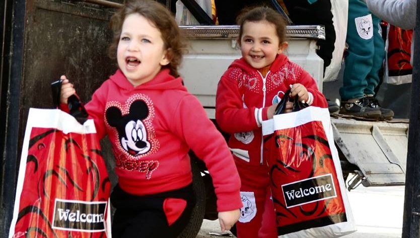 "فلسطين الخيرية" توزع اللباس الشتوي على أطفال روضة الدمشقية في يلدا