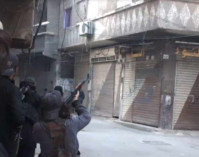 اشتباكات في اليرموك بين داعش و هيئة تحرير الشام