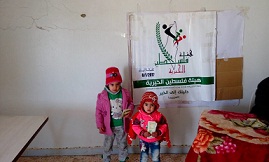 "فلسطين الخيرية" توزع مساعداتها وتشارك في صلح عشيرتين جنوب سورية