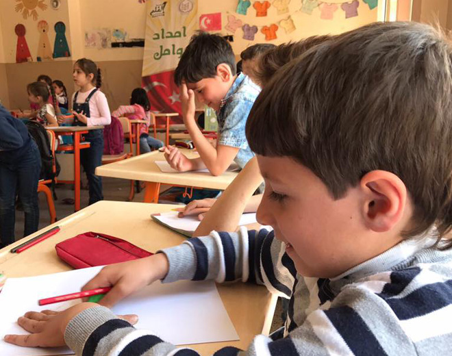 أنشطة وبرامج دعم نفسي لأطفال اللاجئين الفلسطينيين السوريين في تركيا 