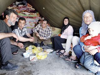 شاويش : الفلسطينيون في سورية يعيشون بين "مطرقة الحرب وسندان المتطلبات الاقتصادية 