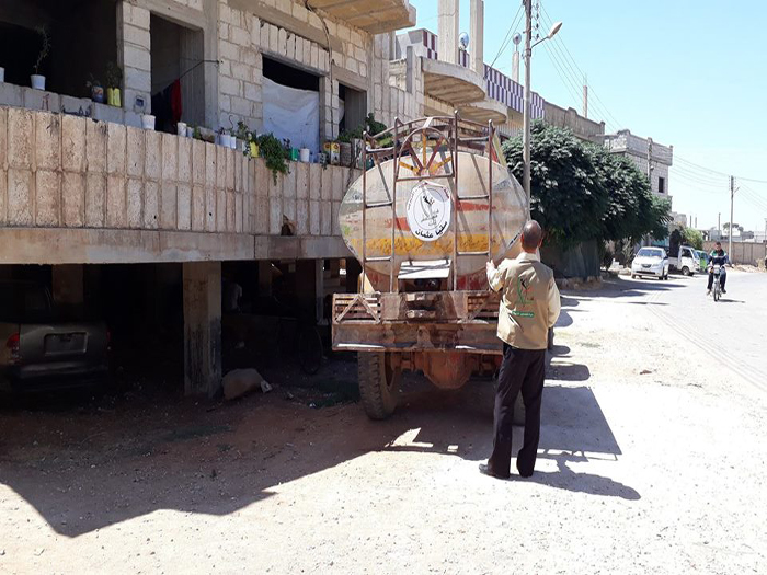 فلسطين الخيرية تواصل توزيع المياه على المنازل في بلدة المزيريب جنوب سورية 