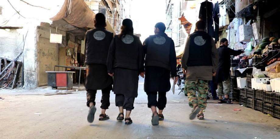 بعد توقف رواتبهم عناصر "داعش" يستمرون بنهب منازل مخيم اليرموك بدمشق