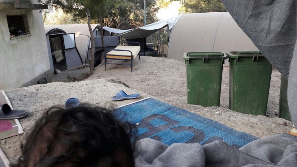 تحذيرات للاجئين على الجزر اليونانية من ترك مواقد التدفئة في الخيام 