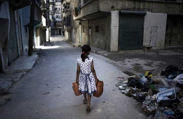 عشرات العوائل الفلسطينية تجدد مناشدتها بإدخال المساعدات إلى غوطة دمشق