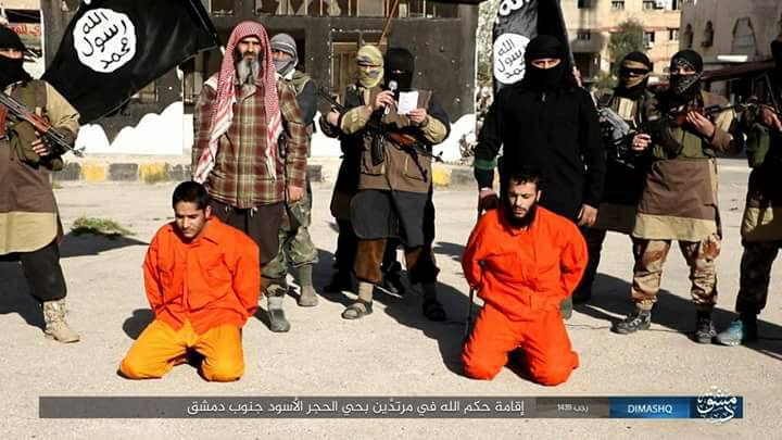 "داعش"  ينشر صوراً لعمليات الإعدام التي نفذها جنوب دمشق  بحق شخصين بتهمة 