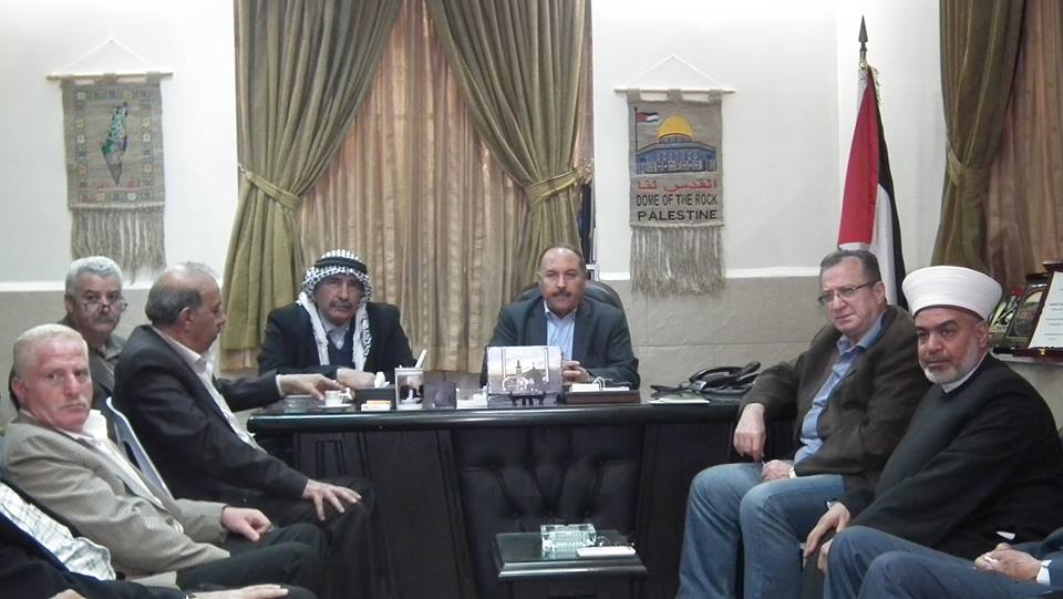 لجنة المصالحة تبحث مع عبد المجيد سبل إنهاء أزمة مخيم اليرموك